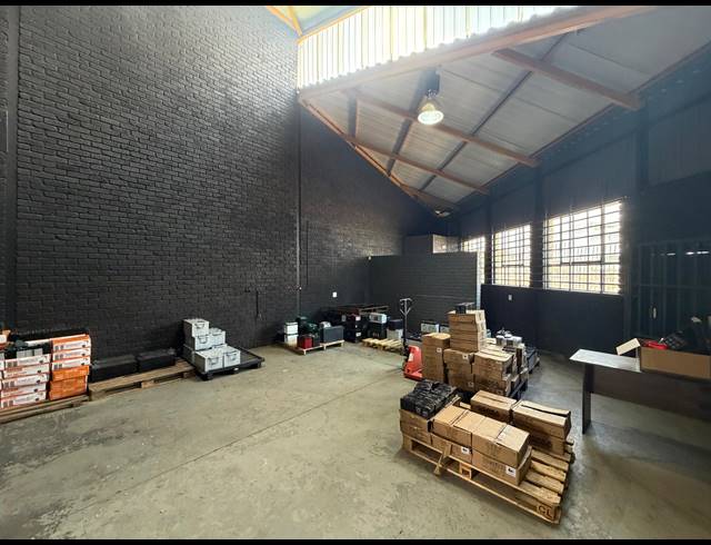 140M² WAREHOUSE TO LET IN HALFWAY HOUSE